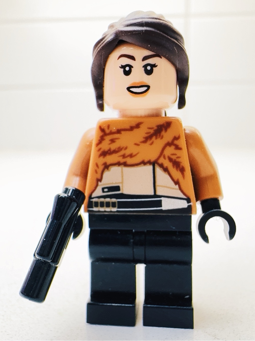 LEGO Minifig -  Qi’ra Fur Coat - Star Wars Solo - sw0946
